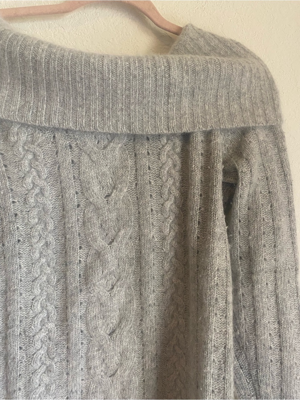 Banana Republic Grey Off-The-Shoulder Cable Knit Sweater - Picture 4 of 14